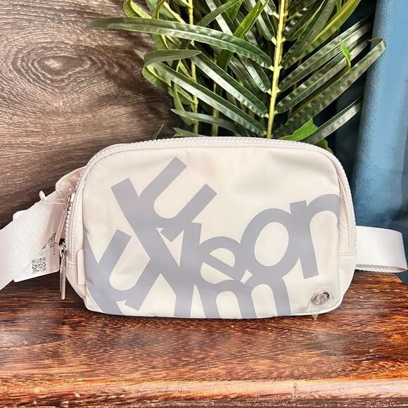 Lululemon Everywhere Belt Bag Large 2L in Vapor Rhino Grey LU9BJAS. NWT! - Picture 3 of 13